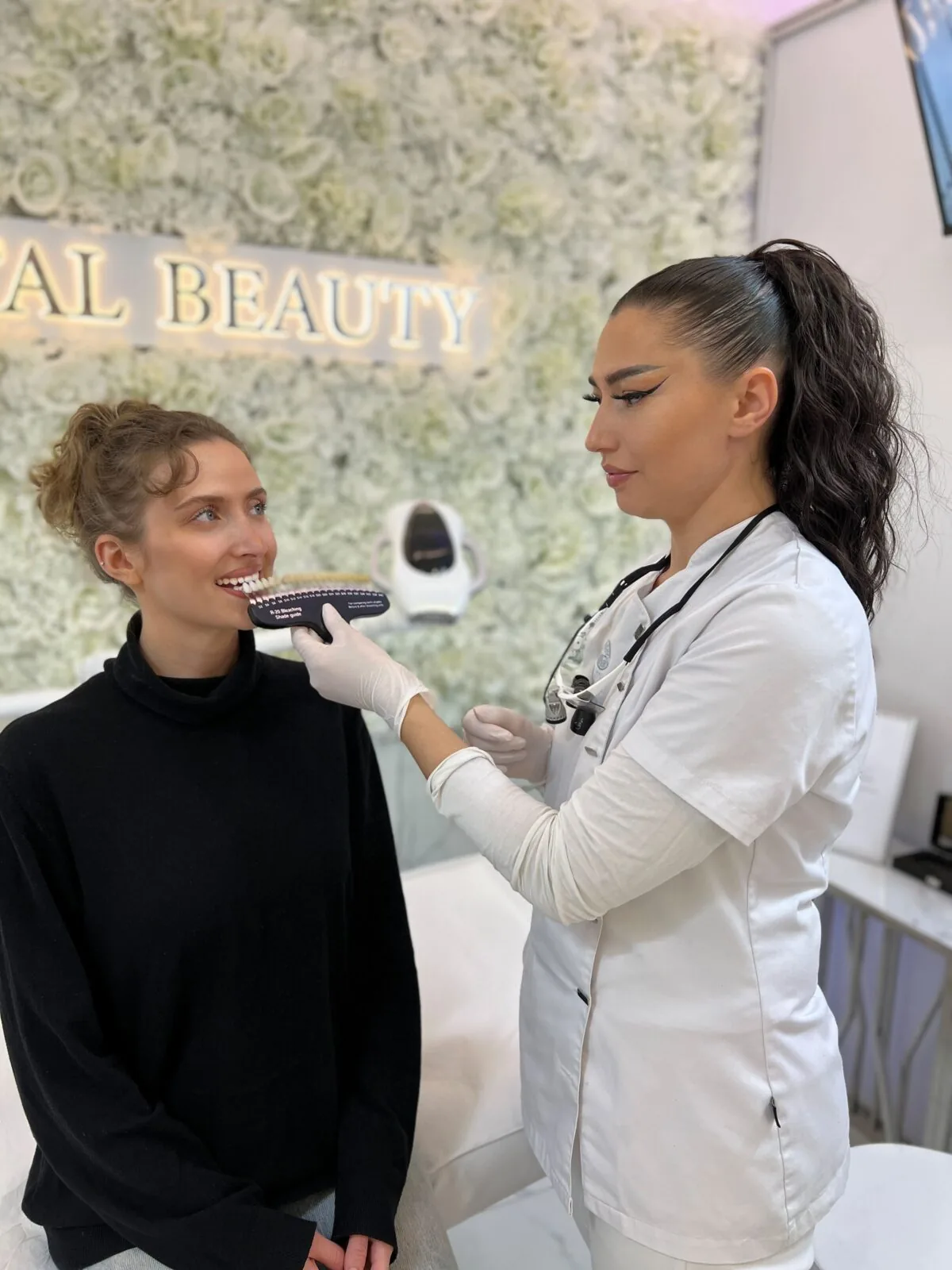 Beratung vor dem Bleaching mit der Farbskala